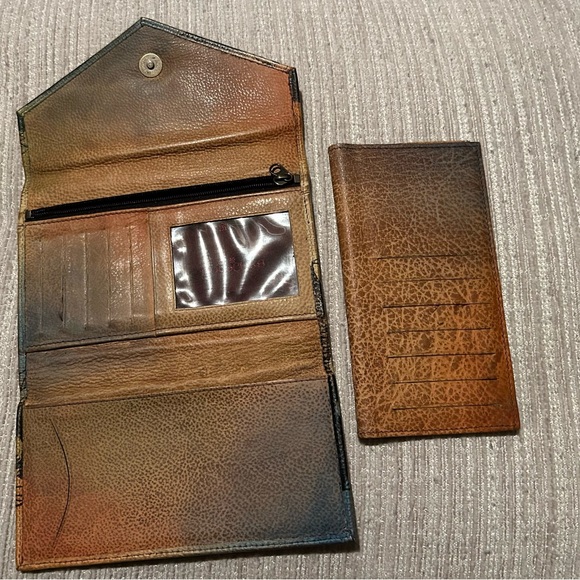 Anuschka hand-painted leather wallet - Picture 2 of 3